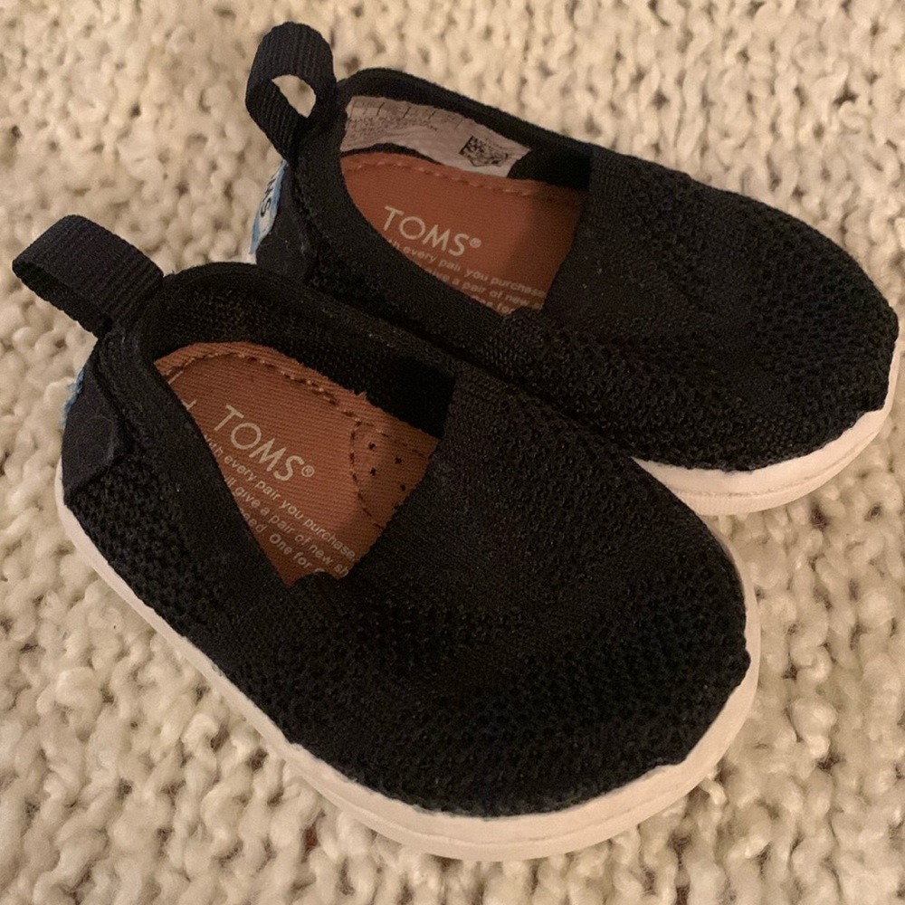 Toms shoes for an infant, blue, size 2.